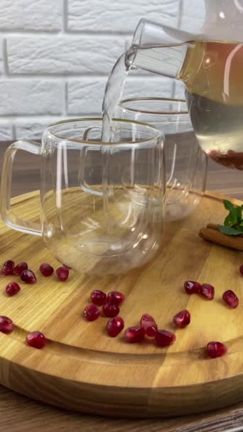 Hand Holding Transparent Glass Teapot Pours Hot Fruit Tea Glass — Stock Video