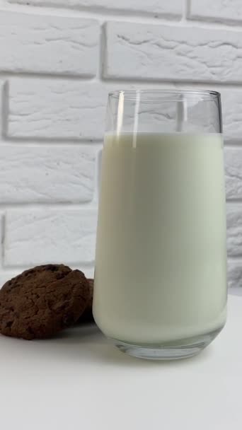 Latte Tazza Vetro Primo Piano Bicchiere Con Yogurt Concetto Latticini Filmato Stock Royalty Free