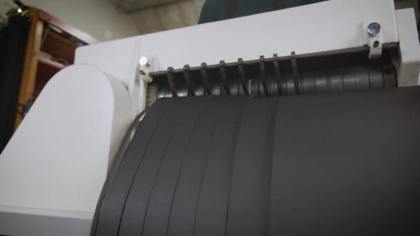 Просмотр Пошивочных Работ Швейной Машине Частной Кожаной Мастерской Процесс Сшивания — стоковое видео