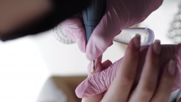Procedimento Cuidados Manicure Limpando Prego Mão Com Cortador Moagem Manicura — Vídeo de Stock