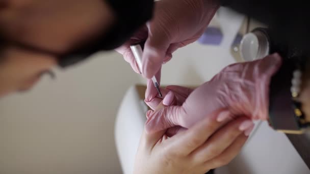 Toepassing Nagellak Roze Schellak Gel Vernis Manicure Proces Concept Schoonheidssalon — Stockvideo