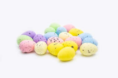 çok renkli Paskalya bıldırcın yumurtaları