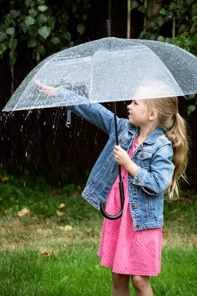 Little Girl Orange Dress Stands Park Rainy Day Holds Umbrella — Stock Photo, Image