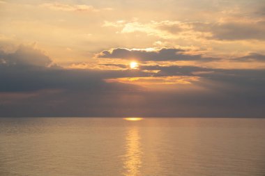 Denizde gün batımı