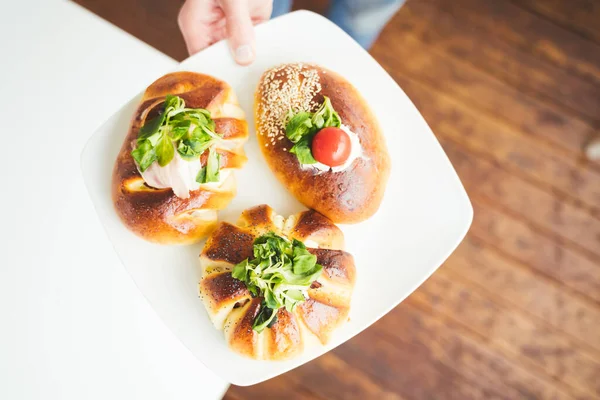 Tohumlu Sicilya usulü kızarmış calzone. Palermo, Sicilya, İtalya 'da geleneksel sokak yemekleri. Üst görünüm