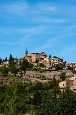 İspanya 'nın Mayorka adasındaki Valldemosa şehrine bakın.. 