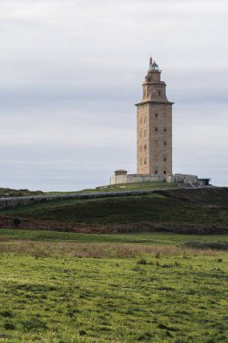 Herkül Kulesi bilinen en eski deniz feneridir. 1. yüzyılda yapılmış.,