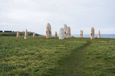 Herkül Kulesi 'ndeki Menhir Anıtı Koruna, Galiçya, İspanya. 