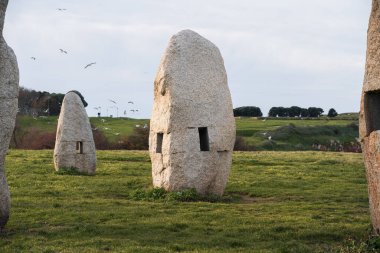 Herkül Kulesi 'ndeki Menhir Anıtı Koruna, Galiçya, İspanya. 