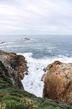 Bulutlu bir günde Koruna Galicia 'da uçurum. 