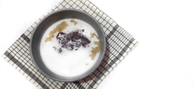 Kasede yeşil fasulye ve siyah glutinous lapası var. Gıda konsepti