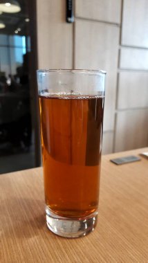 Lokantada bir bardak çay.