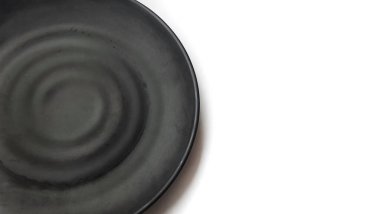 Beyaz arkaplanda izole edilmiş seramik melamin maddesi olan boş daire siyah levha