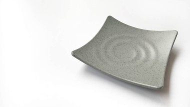 Beyaz zemin üzerinde seramik melamin malzeme ile boş kare gri plaka izole