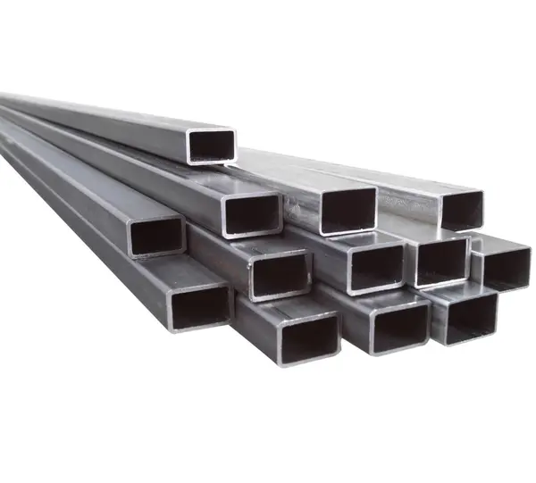 Beyaz arkaplanda izole edilmiş çelik tüp