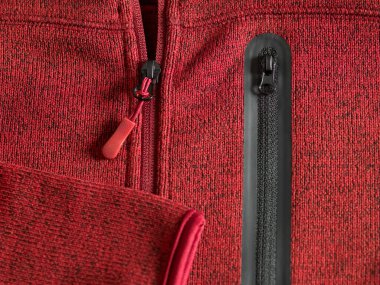 Kırmızı fermuarlı kırmızı fermuarı kapat.