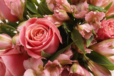 pembe Gül çiçek buketi