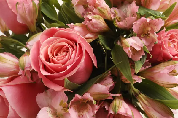 pembe Gül çiçek buketi