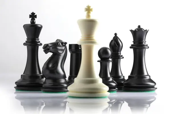 Satranç taşları tahtada