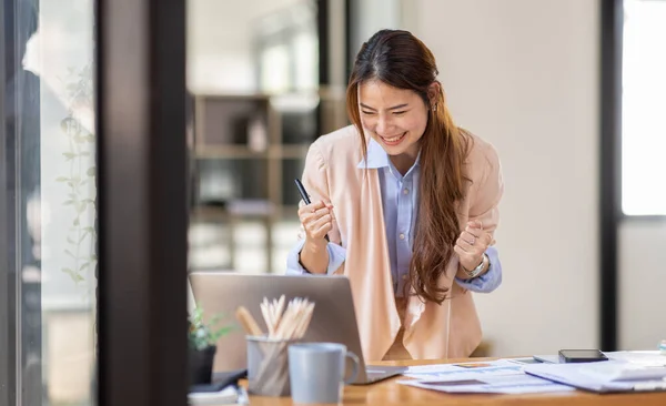 Happy Excited Portrait Success Business Asian Woman Enjoy Success Laptop — Photo
