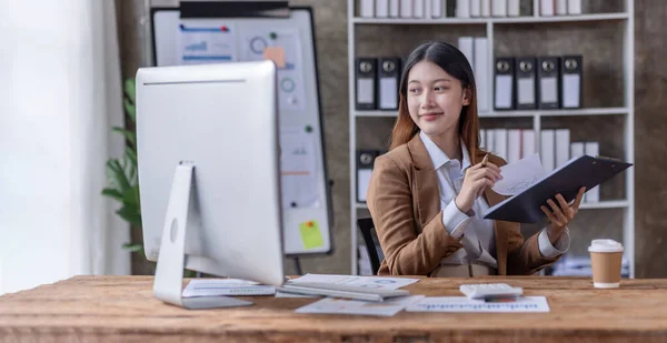 Business Documents Auditor Business Asian Woman Checking Searching Document Legal — Stockfoto