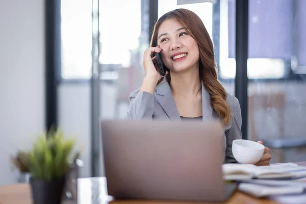 Smiling Young Asian Woman Sitting Call Phone Device Looking Laptop — Photo