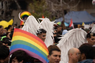 SANTIAGO, Şili - 25 Haziran 2023: Şili 'de gurur gösterisi, birçok renk, savurganlık, çeşitlilik ve mutluluk. Yüksek kalite fotoğraf