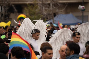 SANTIAGO, Şili - 25 Haziran 2023: Şili 'de gurur gösterisi, birçok renk, savurganlık, çeşitlilik ve mutluluk. Yüksek kalite fotoğraf