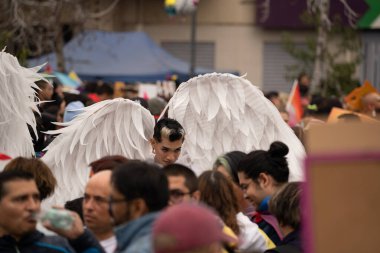 SANTIAGO, Şili - 25 Haziran 2023: Şili 'de gurur gösterisi, birçok renk, savurganlık, çeşitlilik ve mutluluk. Yüksek kalite fotoğraf