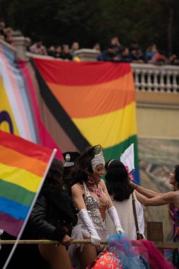 SANTIAGO, Şili - 25 Haziran 2023: Şili 'de gurur gösterisi, birçok renk, savurganlık, çeşitlilik ve mutluluk. Yüksek kalite fotoğraf