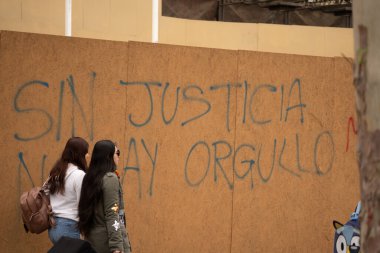 SANTIAGO, Şili - 25 Haziran 2023: Şili 'de gurur gösterisi, birçok renk, savurganlık, çeşitlilik ve mutluluk. Yüksek kalite fotoğraf