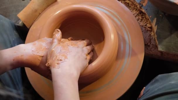 Close Men Potter Hands Creating Bowl Footed Old Circle Form — Stock Video