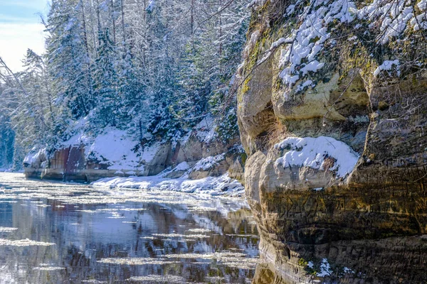 Pohled Gauju Sietiniezi Zimním Dni Sněhem Mrazem Lotyšsku Národní Park — Stock fotografie