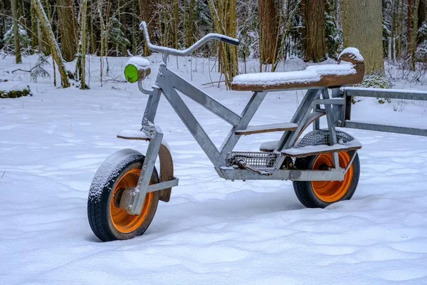 Ein Großer Fahrrad Naturpark Winter Attraktionselement Für Parkbesucher Naturpark Skanaiskalns — Stockfoto