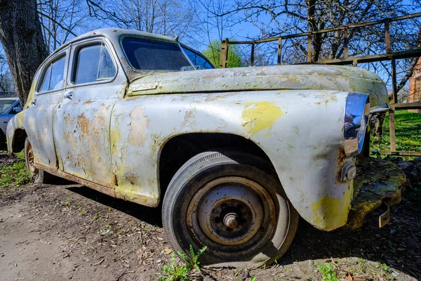 Autos Abandonados Cementerio Autos Viejo Coche Abandonado Retro Rusty Auto — Foto de Stock