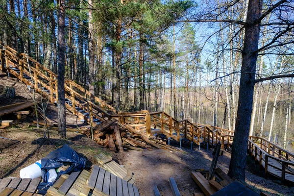 Drewniane Schody Podwyższonym Chodnikiem Budowie Nowa Konstrukcja Drewniana Konstrukcja Ścieżka Obrazek Stockowy
