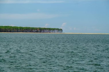 Denizden Kihnu Adası 'na bak. Güzel Estonya adası