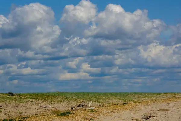 Kihnu Sziget Tájképe Észt Sziget Egy Része Felhős Égbolttal — Stock Fotó