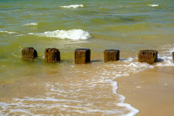 Wooden Wave Breaking Poles Sunny Day Row Grooves Baltic Sea — Stock Photo, Image