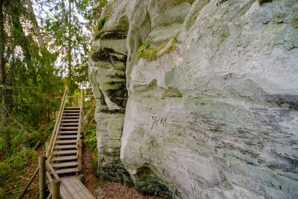 Піщана Скеля Сієтінзеїс Березі Річки Годжа Національний Парк Ґауя Латвія — стокове фото