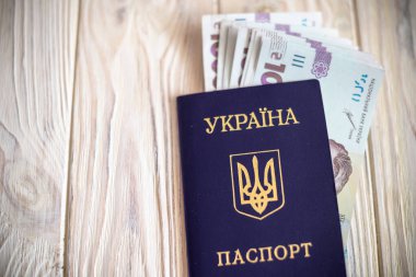 Ukrayna pasaportlu 1000 Hryvnia 'nın yeni banknotları. Ukrayna parası. İş konsepti. Hryvnia ile arkaplan.