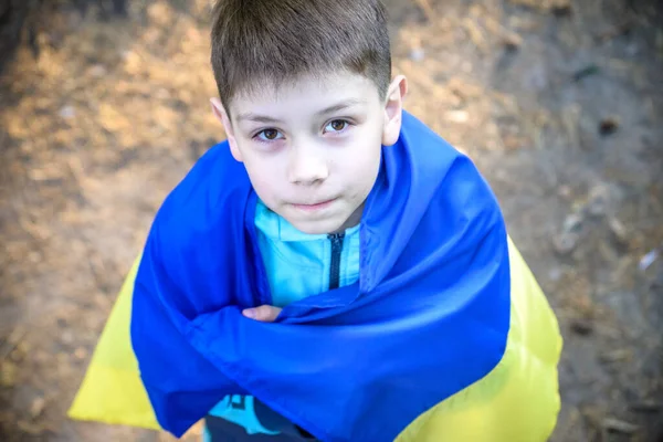 Rezad Por Ucrania Chico Con Bandera Ucraniana Corriendo Parque Verano —  Fotos de Stock