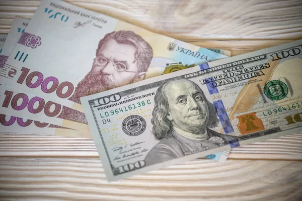 Banknoty Dolarowe Usa Amerykańskie Dolary Pieniądze Usa Ukraińskiej Hrywny 1000 Obrazek Stockowy