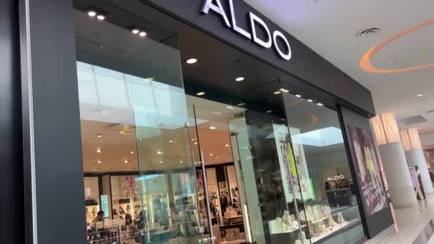 Guildford Town Center Aldo Entré Till Butik Ett Stort Köpcentrum — Stockvideo