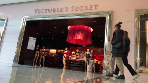 Манекены Одеты Нижнее Белье Guildford Town Center Victorias Secret Lingerie — стоковое видео