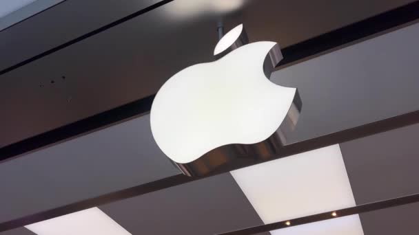 Apple Store Telefone Iphones Laptops Leute Kaufen Apple Schild Guildford — Stockvideo