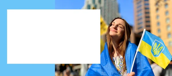 Prostor Text Pro Reklamu Mladá Ukrajinská Žena Vlajkou Ukrajiny Banner — Stock fotografie