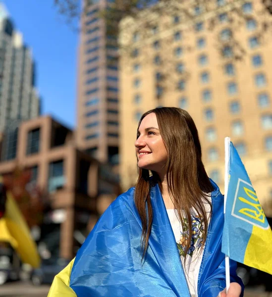 Слава Україні Героям Слава Молода Жінка Емігрувала Канади Повертається Своїх — стокове фото