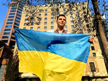 Ukrayna Vancouver mitinginin savunucuları onuruna 16 Ekim 2022 Ukrayna Sanat Galerisi ve diğer uluslar 16.10.2022 Kanada Vancouver 'a karşı sokaklara döküldü.