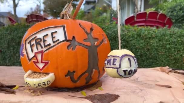 Umělecká Řezba Zeleniny Ovoce Vyřezávané Různé Postavy Tváře Dýni Halloween — Stock video